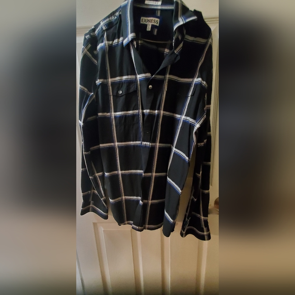 Express long sleeve button down. Size L.